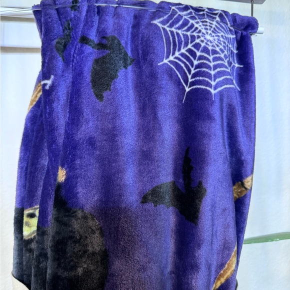 NWT! Rae Dunn 👻 Mystical Halloween Purple Blanket Throw - Picture 3 of 10